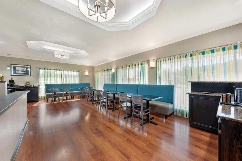 Best Western Post Oak Inn Burnet Buitenkant foto